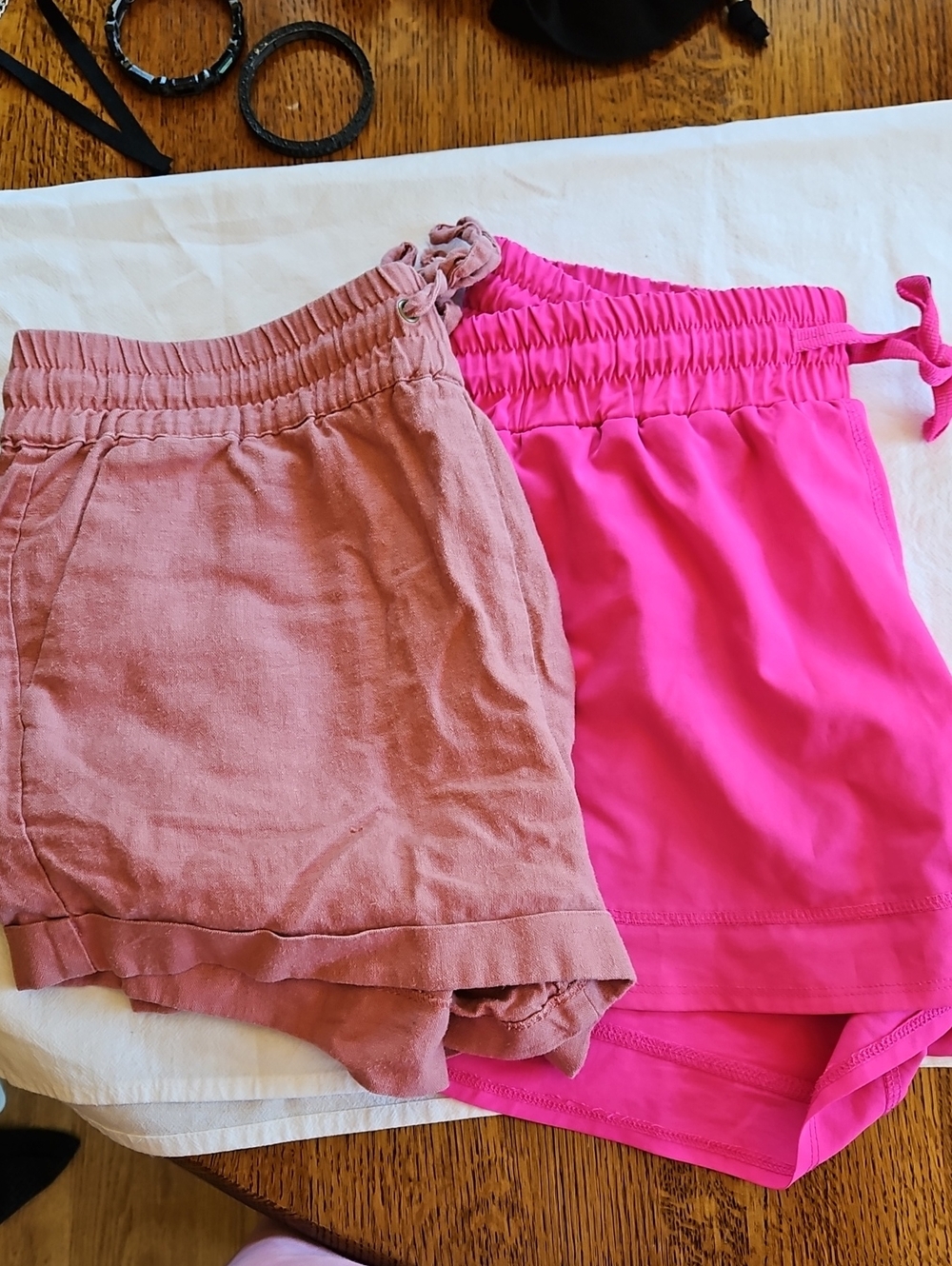 Linen And MPG Women’s Pink & Rose Athletic Set